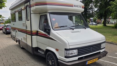 The Sassenach – Peugeot J5 Maess semi-integrated uit 1993
