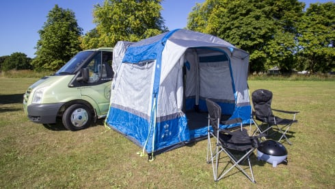 Mushy Pea – 2+2 berth Ford bus from 2006
