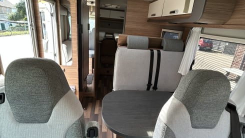 Weinsberg Caracore 700 meg – Weinsberg Caracore 700 meg 180pk automaat uit 2024