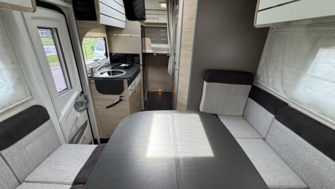 Chausson teilintegriertes Wohnmobil für 5 Personen