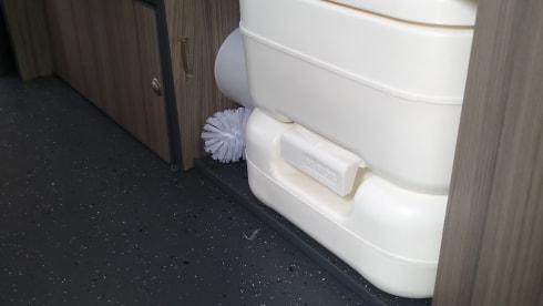 Silver Shadow – 4+ Berth Toyota Hi-Ace