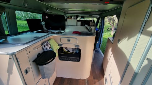 Bop – Ford Nugget with high roof