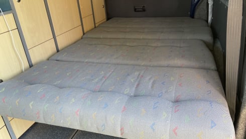 Magic – 4 berth Volkswagen T5 LWB Campervan