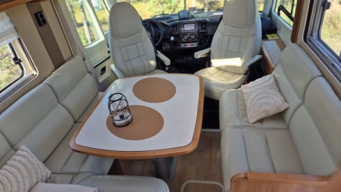 Lexi – Very nice and luxurious complete large camper