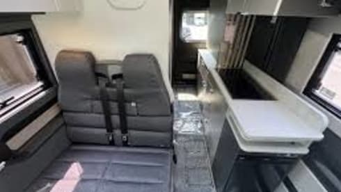VanCation – Campervan Ford Swift Trekker S a 4 posti letto, modello 2024