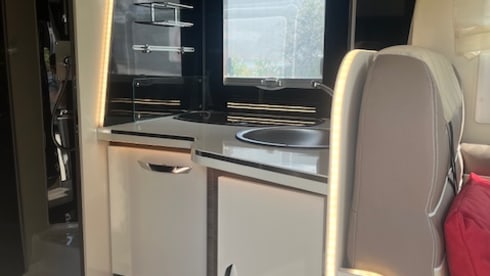 Carat 479 g – 5p McLouis semi-integrated uit 2024