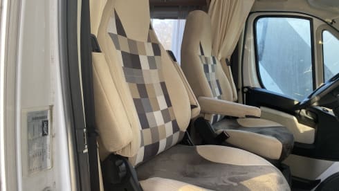 Bono – Family camper with pull-down bed and length beds