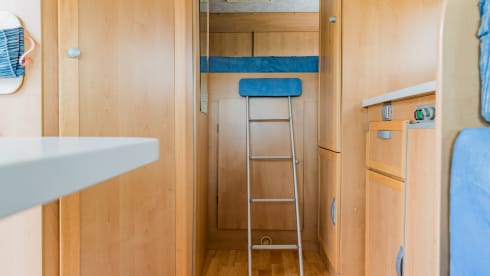 Neat 3-person camper, XXL garage, reversing camera, air conditioning