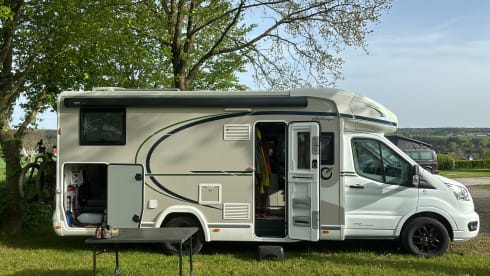 Rientje – 4p Chausson 777 titanium Premium Full Option Semi-Integrated 023