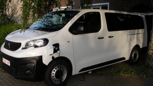 Siouxie – 2p Peugeot bus from 2023