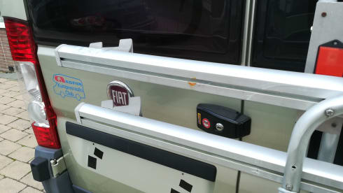 Lets go, life is too short – 2p Adria Mobil 600 Bus camper from 2008