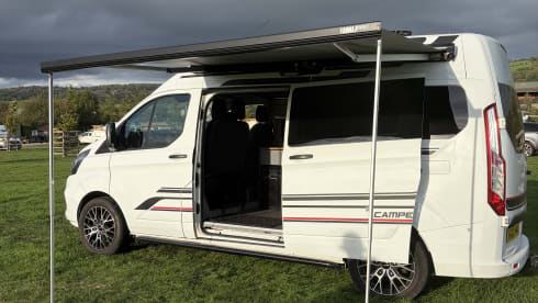 Maisie – ⭐️ Winter ready luxury off grid Ford campervan ⭐️