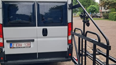 4p Citroën bus uit 2024. ELIOS FAMILY VAN 63