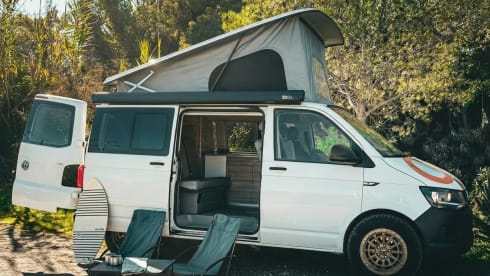 Django – 4p Volkswagen campervan uit 2018