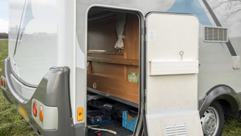 Camper Homer – Spacious integral camper with lots of comfort!