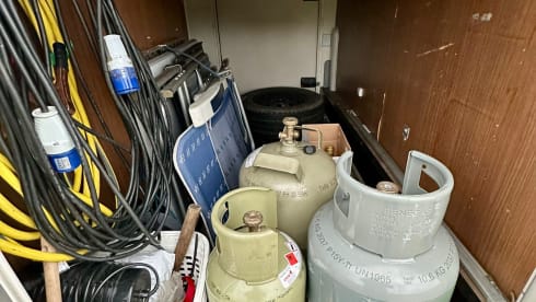 5p Bürstner With single beds and electric fold-down bed