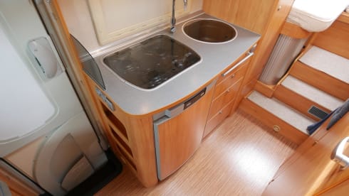 Experience our 5-person Adria Carol travel buddy from 2010