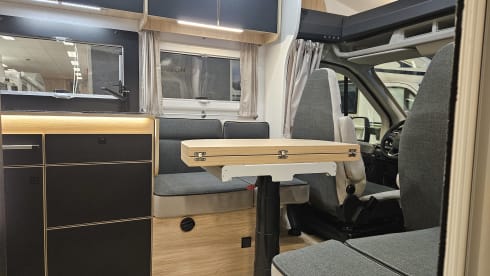 GZX-72-N – Chausson 777GA Automatic Etape Line very luxurious, km free!