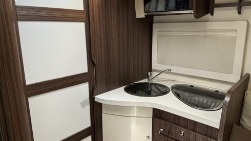 Benimar Tessoro 497 bj:2020  – 4p Benimar Tessoro 497 semi-integrated from 2020 AIRCO in NEW CONDITION!