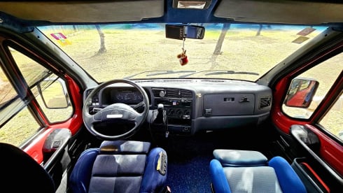 Poros – Poros: the compact van that you park like a car