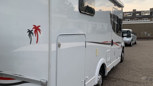 Beautiful 4 pers. 2015 semi-integrated, with complete inventory.