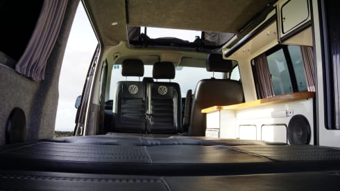 Gary – 4 berth Volkswagen Transporter Campervan