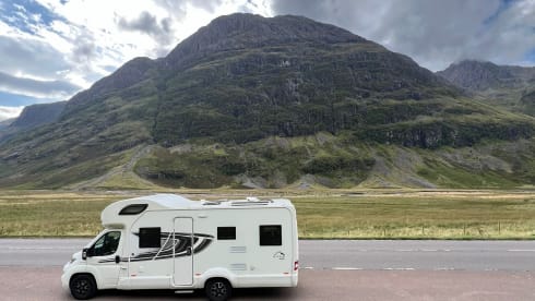 Swift Edge 486 ULX – 2-6 berth Swift EDGE 486