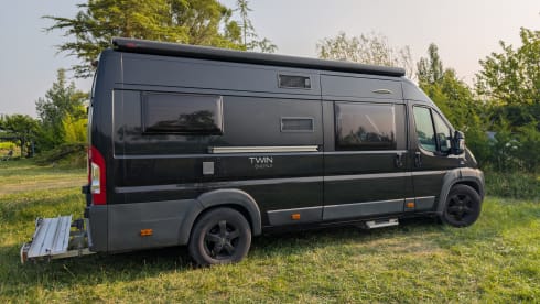 2p Adria Mobil bus from 2013