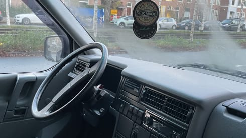 4p Volkswagen campervan uit 1995