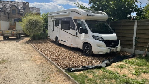 Miel – Fully equipped 4p Benimar Mileo 224 semi-integrated from 2020 - also SKI!!