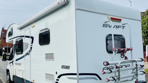 Swiftie  – Swift Escape 696