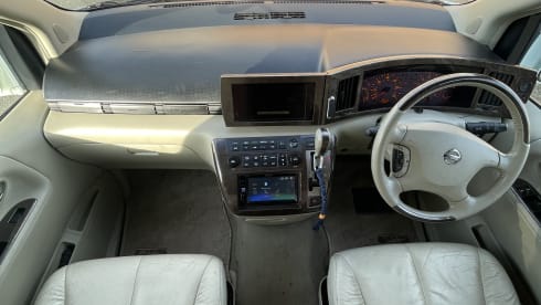 Nissan Elgrand – Cosy and Stylish Camper