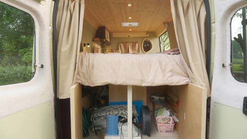 Camper Moos – Moos - Accogliente camper autocostruito, perfetto per il campeggio selvaggio 