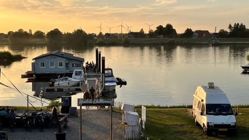 Tina – Retro Hippie Ford Transit Camper Petrol