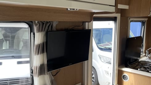 Jai the Camper – Beautiful and trendy 7p Rimor alcove from 2017