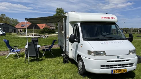 Dethleffs  β 4p Dethleffs semi-integrated from 2001