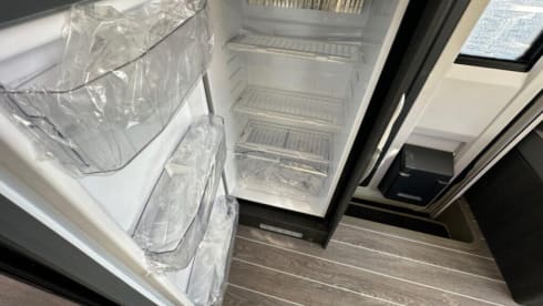 2026 5 berth - Auto / 2 cabins  – New Zefiro 696  auto - Wi-Fi / Rear double bed.