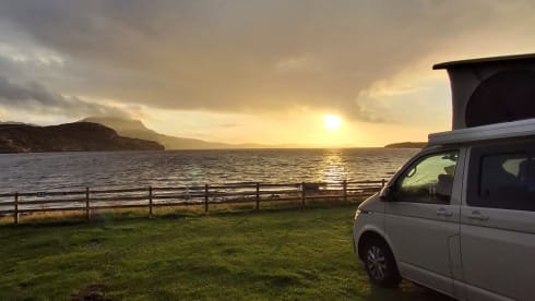 Bobella – 2021 - Luxury - Volkswagen LWB Automatic Camper-Van 