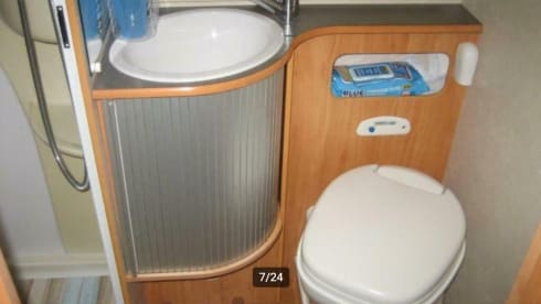 Spacious and complete 5-person family camper