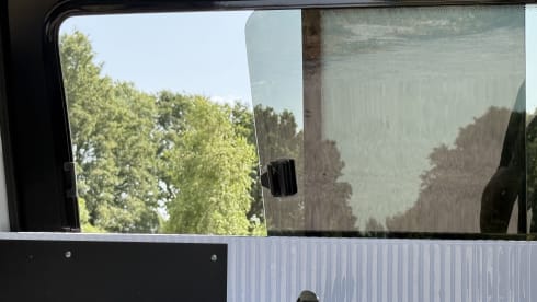 The North Mate – 3-persoons Mercedes-Benz campervan uit 2019