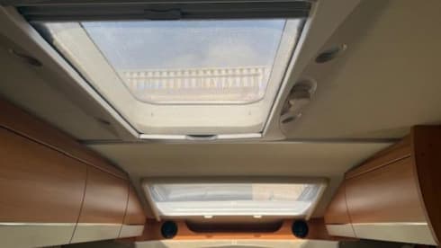 Hymer T 698CL 180pk half integraal 2016