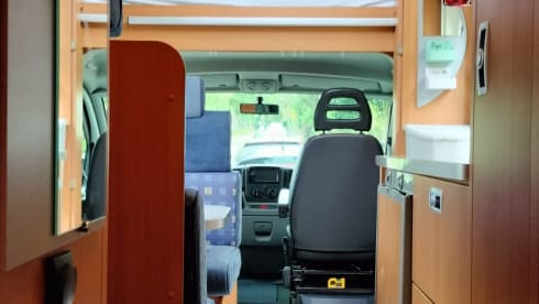 Vinny – Go on an adventure with our 6-person Camper - Ready for your trip!"