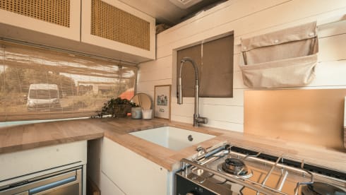Dolly – 3p Peugeot bus uit 2013