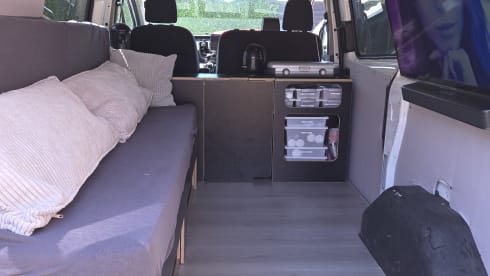 Camper incognito  – 2p Ford bus from 2018