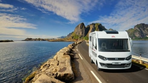 A comfortable, beautiful and light camper ADRIA SONIC PLUS 700 DC EURO 6