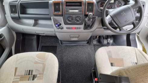 Gladdis – 4 berth Peugeot Elddis Sunseeker 100 from 2010