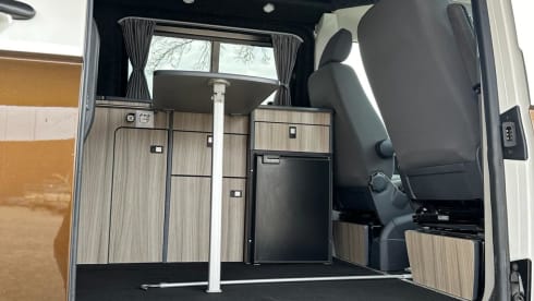 Rinus – 4p Volkswagen t5 150 hp automatic bus camper