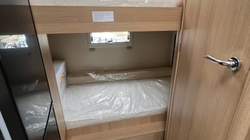 Moby – Adventurous new mobile home + sun canopy + air conditioning