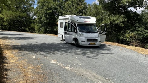 Onze camper is ook gedurende de bouwvak vakantie 2026 beschikbaar voor verhuur – 4p Dethleffs Esprit 7090 semi-integrated