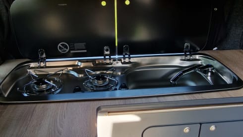 Pando  – VW T5 campervan 4 birth with deisel heater